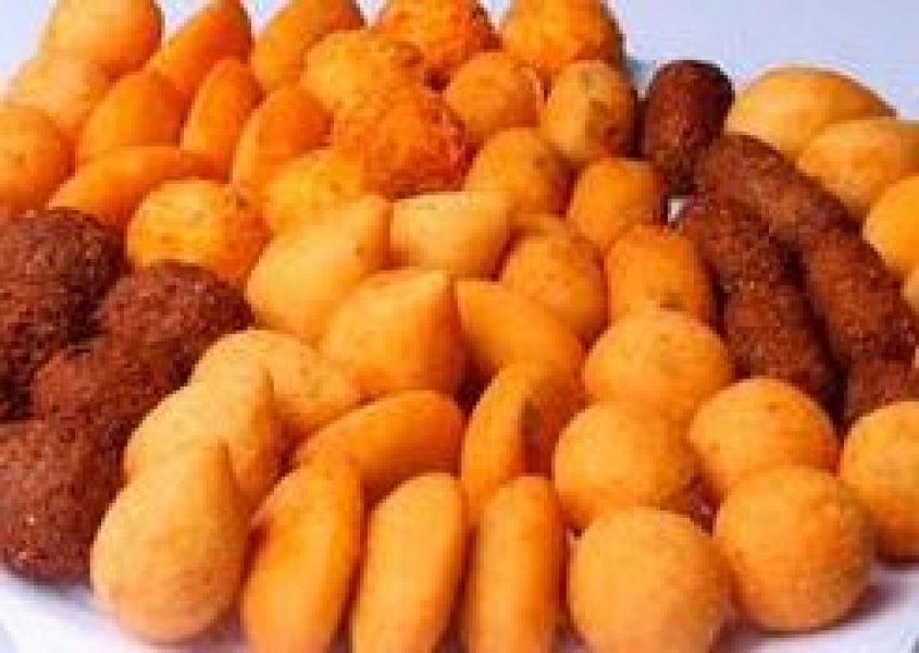 Enroladinho de carne com suco de laranja
